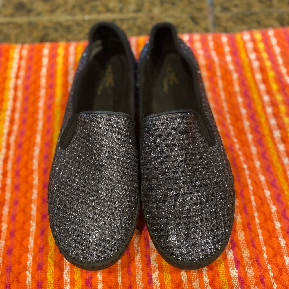 Women’s Flats slip on
